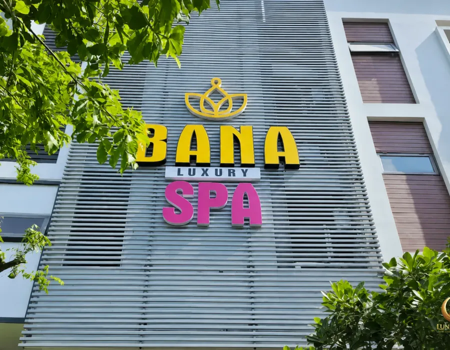BANA LUXURY SPA 간판이 보이는 6 Loseby 외관