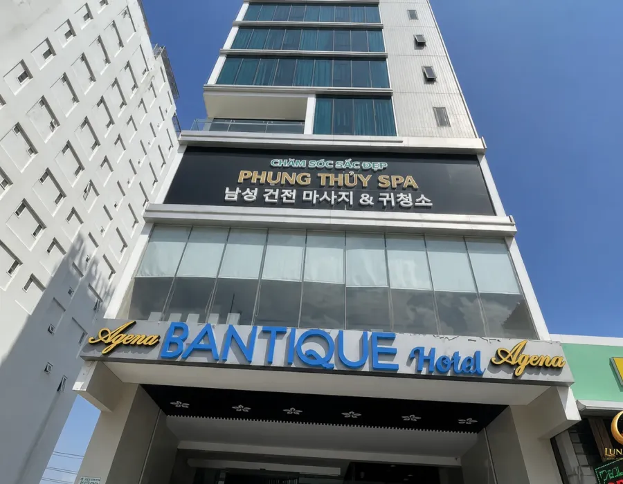 PHUNG THUY SPA 간판과 Vantik Hotel 외관
