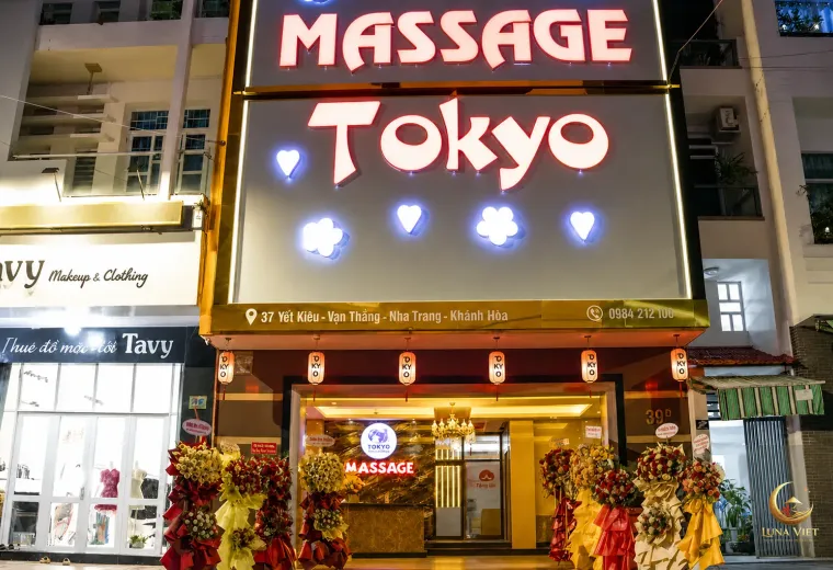 37 Yết Kiêu 나트랑 도쿄 마사지 외관과 상호 간판