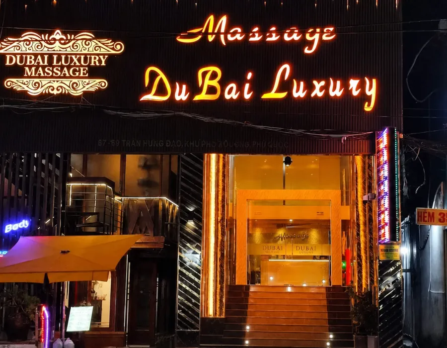 즈엉동 Trần Hưng Đạo 거리에 있는 Dubai Luxury Massage 야간 외관